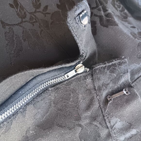 27" Vintage 1950's Womens Skirt BLACK SATIN MUTED ROSE PRINT HANDMADE - Picture 6 of 6